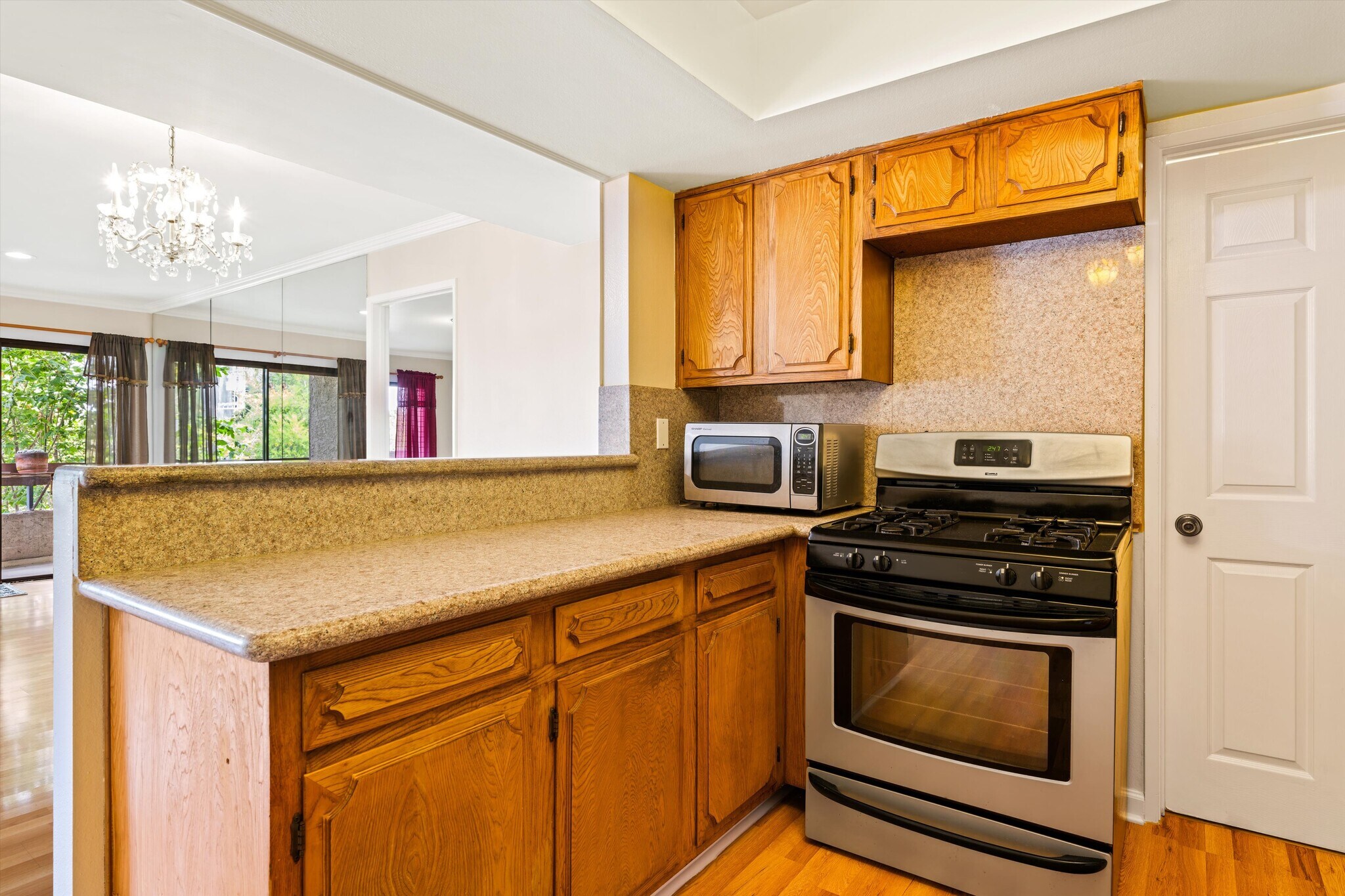 Building Photo - 1037 N Vista St