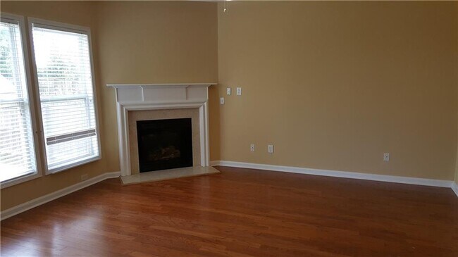 Building Photo - 2036 Executive Dr N