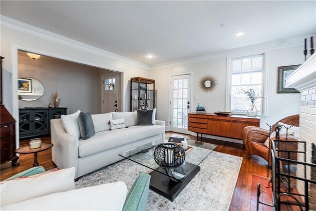 Building Photo - 360 8th St NE