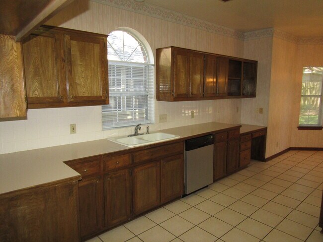 Building Photo - 6106 John Chisum Ln