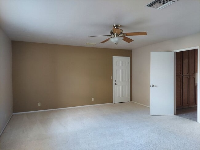 Building Photo - Please Contact VAUGHN REALTY to set up an appointment 760-446-6561