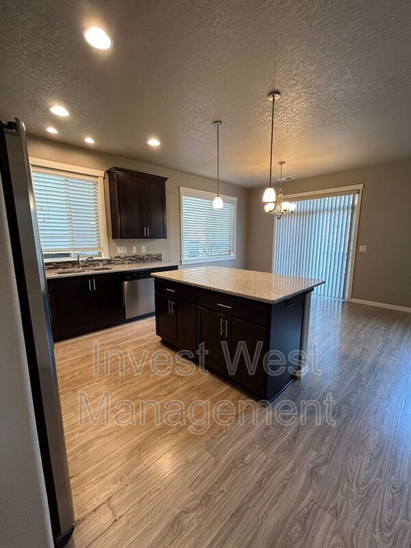 Building Photo - 510 N Horns Corner Dr