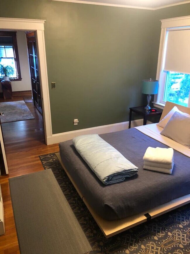 Building Photo - 112 Manthorne Rd