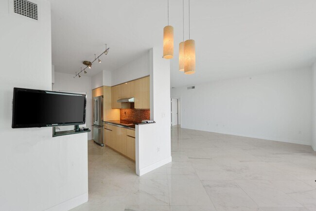 Building Photo - 500 SE Mizner Blvd