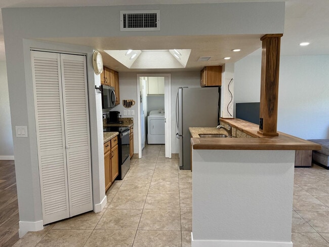 Building Photo - 4616 E Pershing Ave