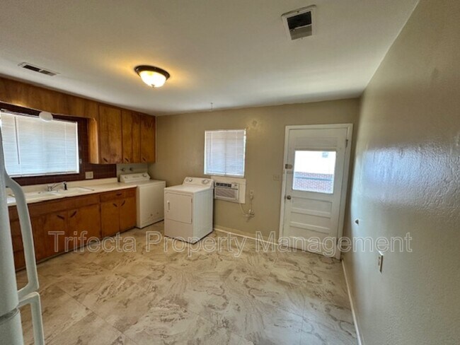 Building Photo - 1113 Alford St