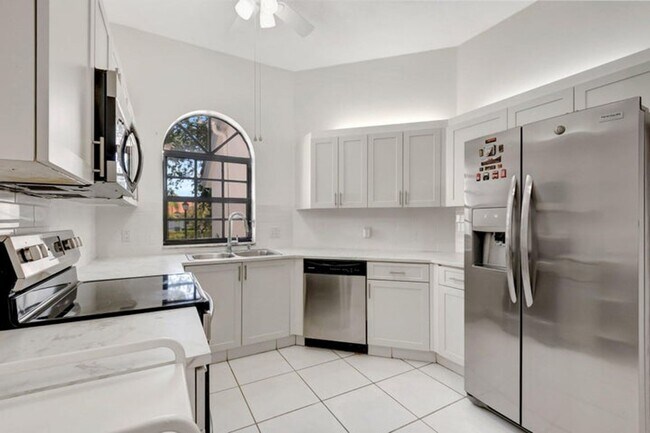 Building Photo - 5403 Verona Dr