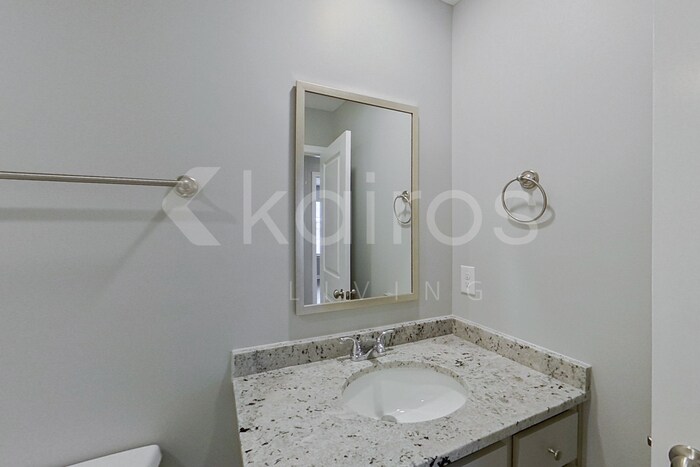 Building Photo - 657 June St