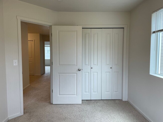 Building Photo - Spacious Vancouver Home in Cul-De-Sac With A Loft & Premium Deck!