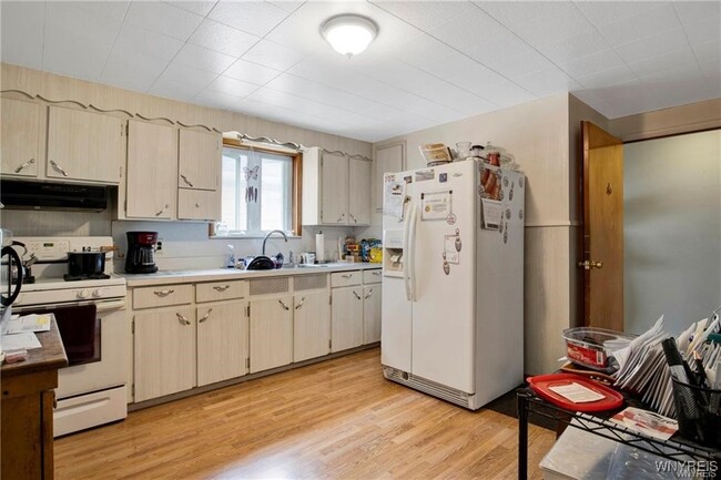 Building Photo - 56 Awood Pl
