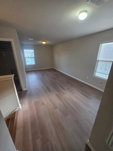 Building Photo - 1336 Glen Garden Dr