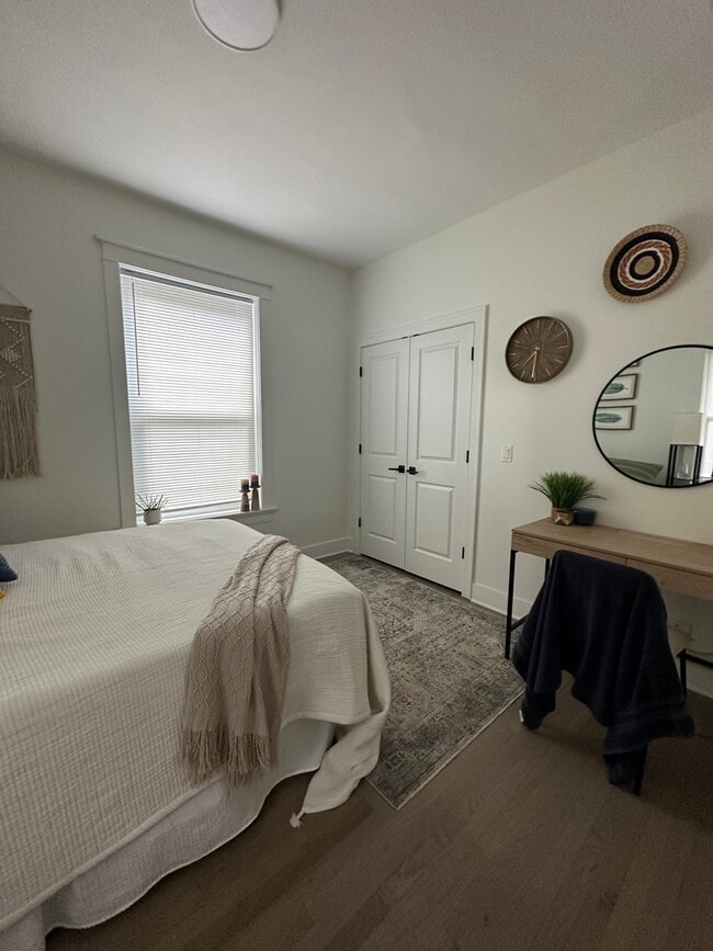 Building Photo - 6341 N Wayne Ave