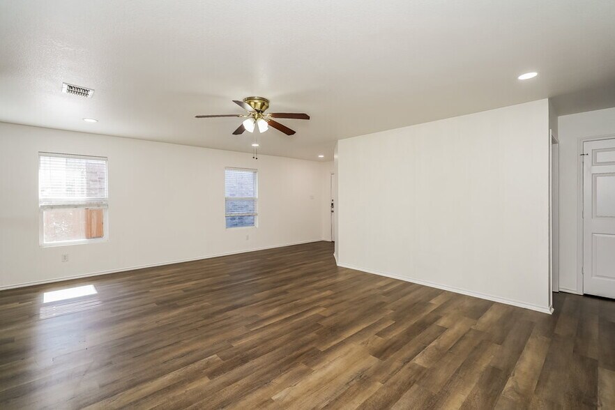 Building Photo - 5328 Lava Rock Dr