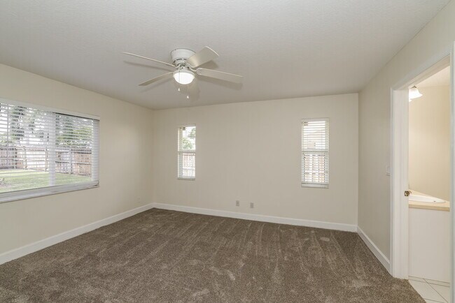 Building Photo - 109 Almeria St