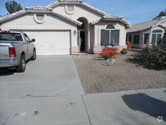 Building Photo - 3 Bedroom Peoria Home with Vaulted Ceiling...