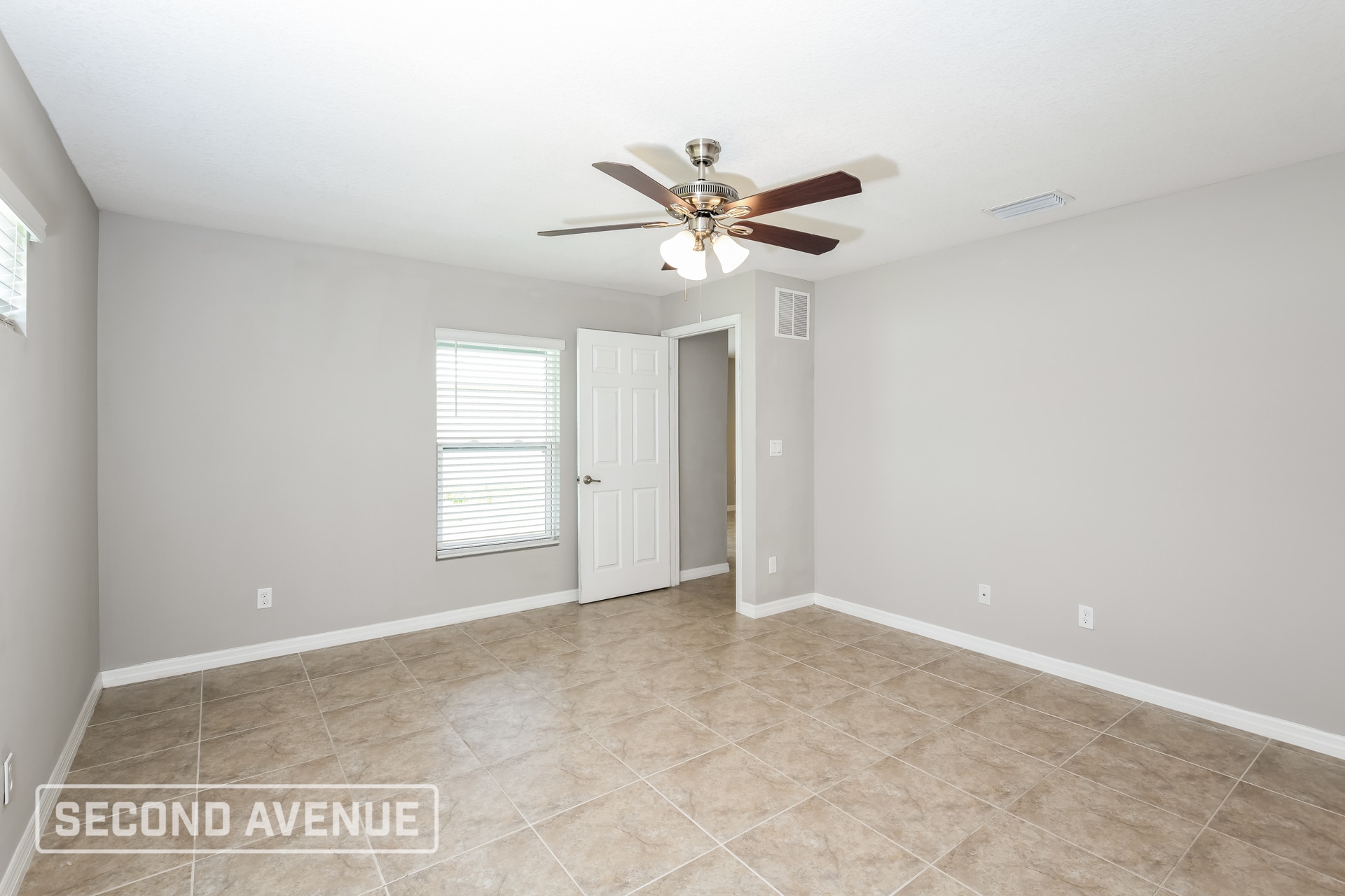 Building Photo - 1312 Vancouver Ave SE