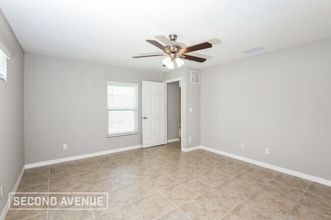 Building Photo - 1312 Vancouver Ave SE