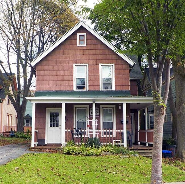Building Photo - 715 S Beech St