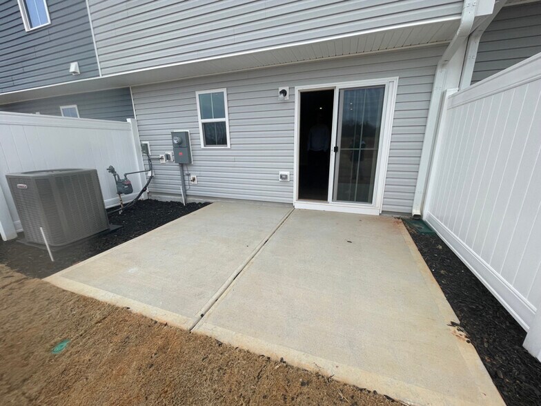 Building Photo - 1152 Robins Nest Dr