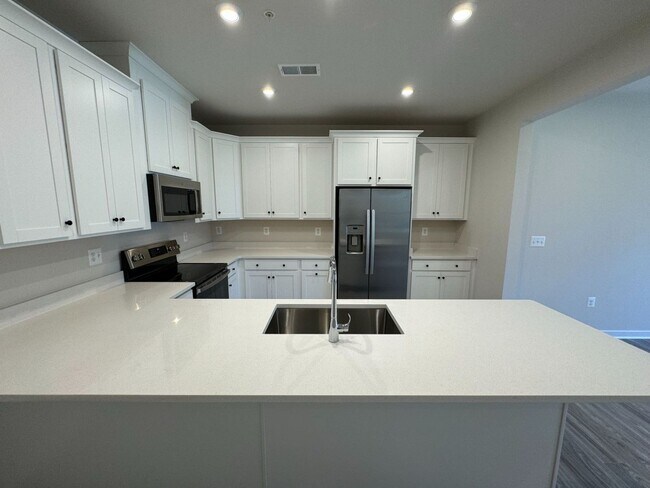Building Photo - Brand New 3 Bed 2.5 Bath Townhouse Style C...