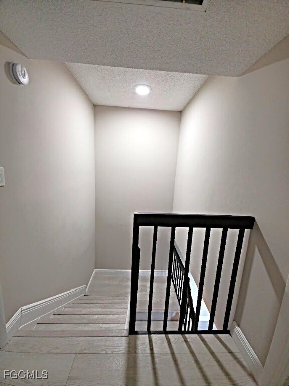 Building Photo - 5249 Cedarbend Dr