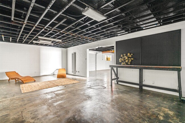 Building Photo - 5975 Armour Dr