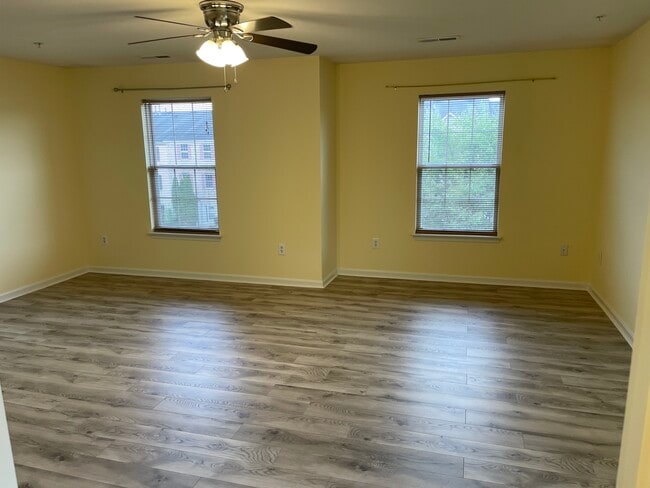 Building Photo - 1933 Gardenia Ct