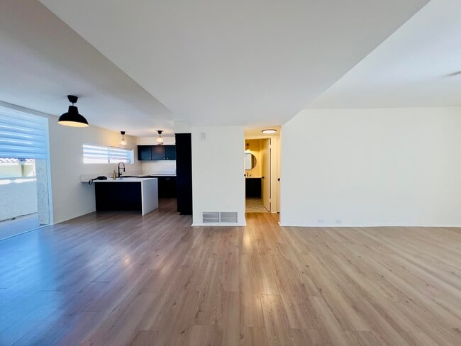 Building Photo - 251 E La Verne Way