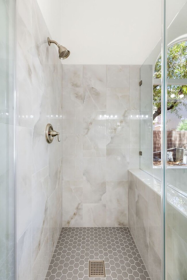Building Photo - Beautiful Remodeled Single-Story Home W/ Pool in Southern Highlands