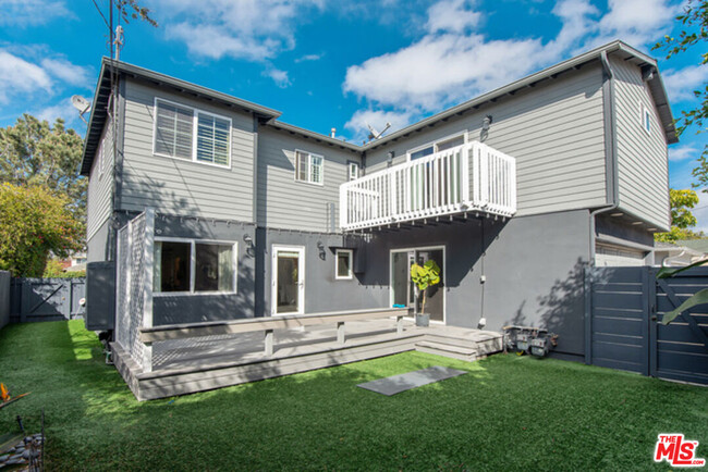 Building Photo - 426 Venice Way