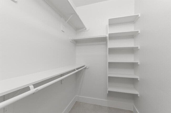 Building Photo - 1805 Sakowitz St