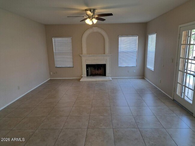 Building Photo - 98 E Evelyn Ln