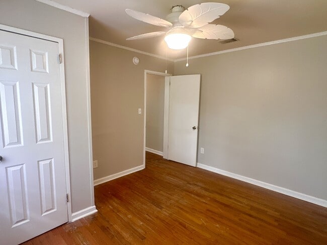 Building Photo - 2408 Giddens Dr