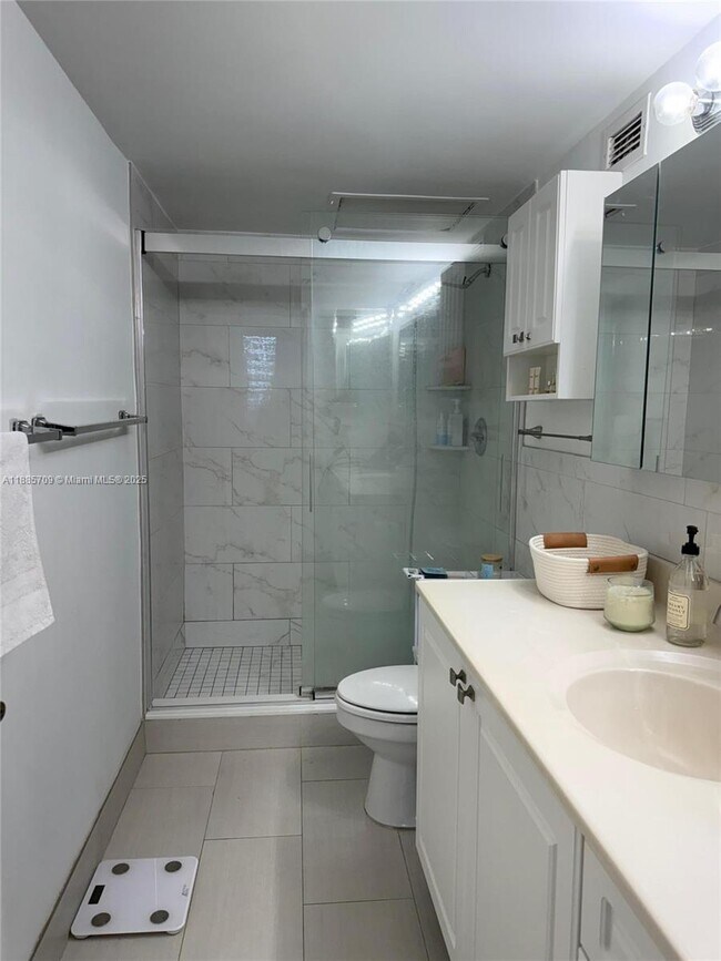 Building Photo - 2501 S Ocean Dr