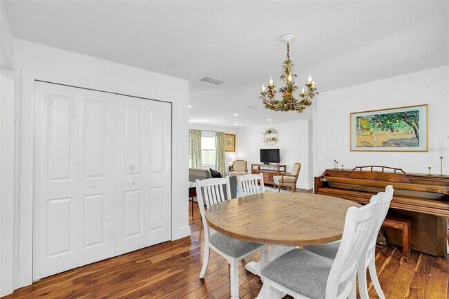 Building Photo - 1640 Palm Ave