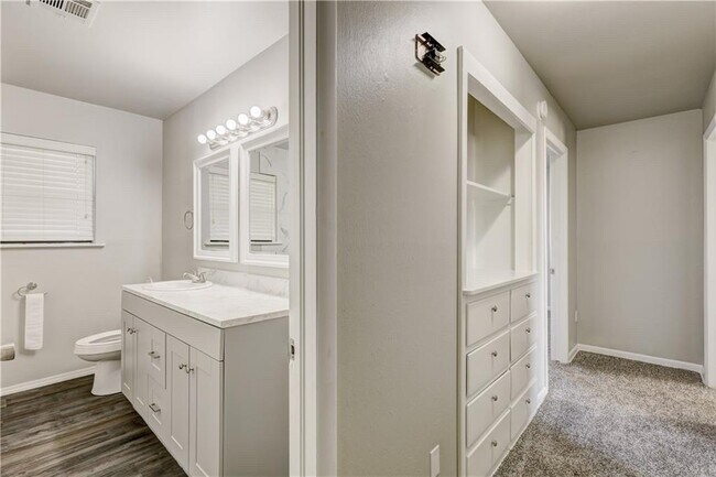 Building Photo - 3035 SE 20th St