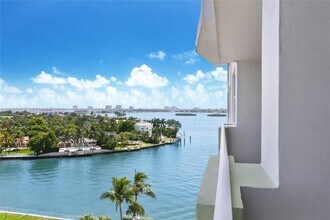 Building Photo - 10350 W Bay Harbor Dr