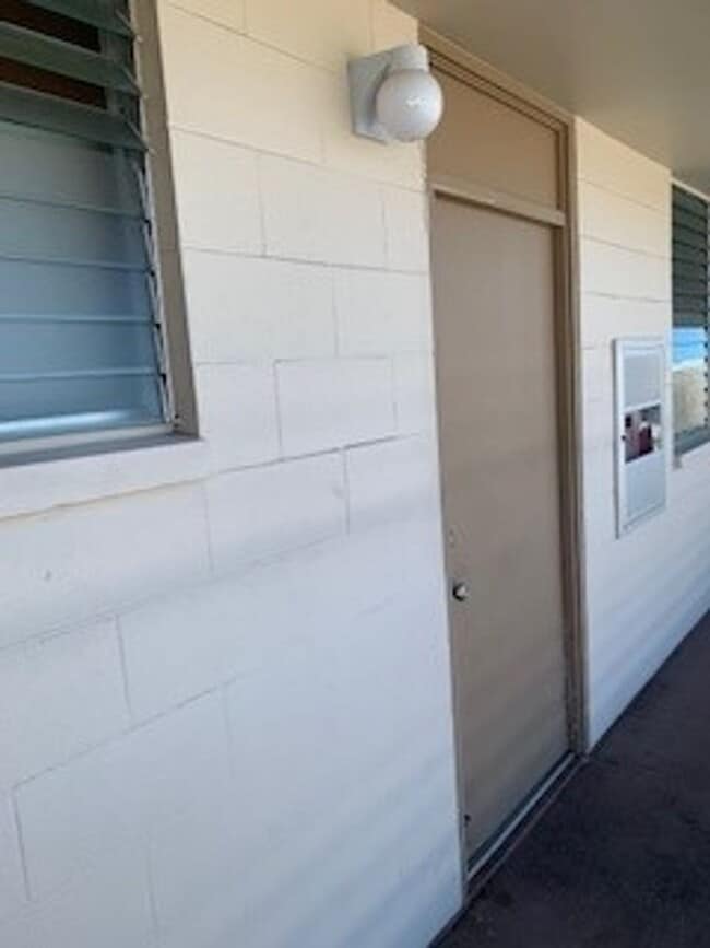 Building Photo - Makiki Apartment - 2 bedroom, 1 bath with ...