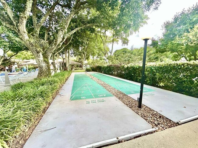 Building Photo - 3800 Oaks Clubhouse Dr