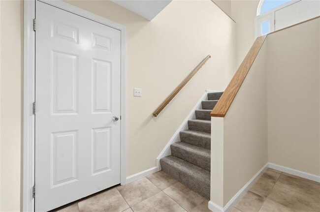 Building Photo - 223 Cottonwood Ln