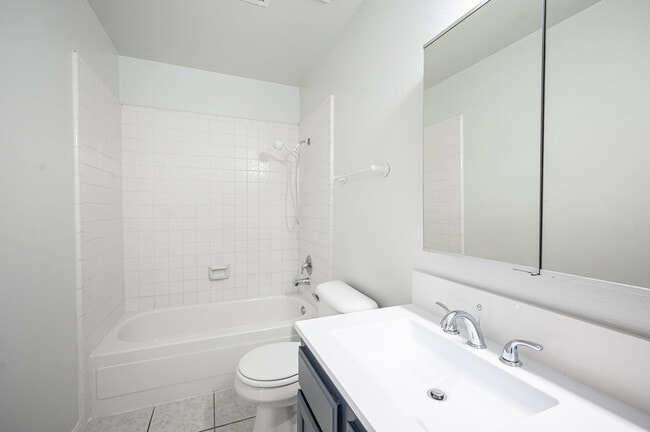 Building Photo - 2247 Heavenly View Dr