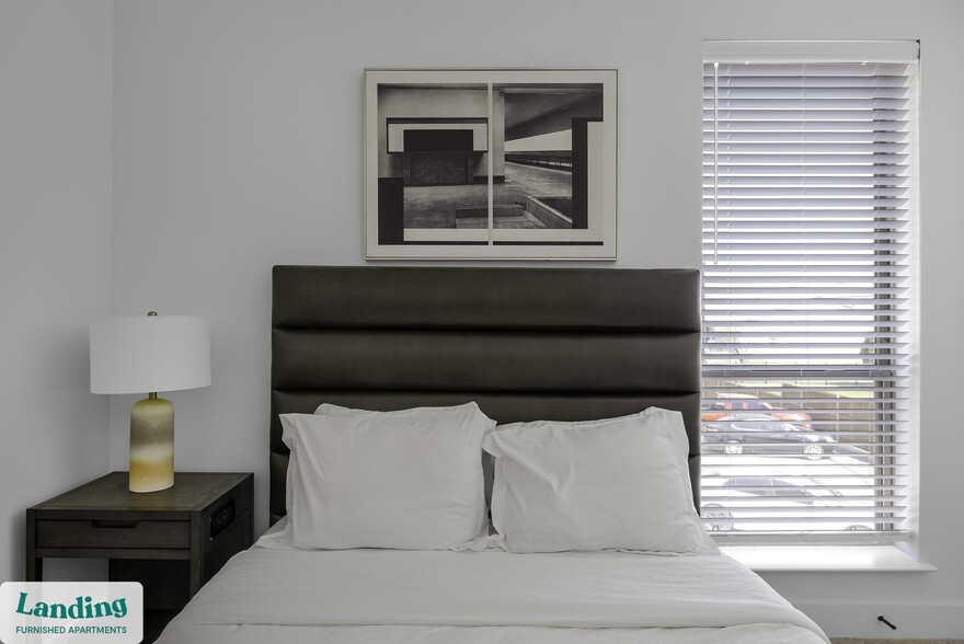 Building Photo - 650 E Sycamore St