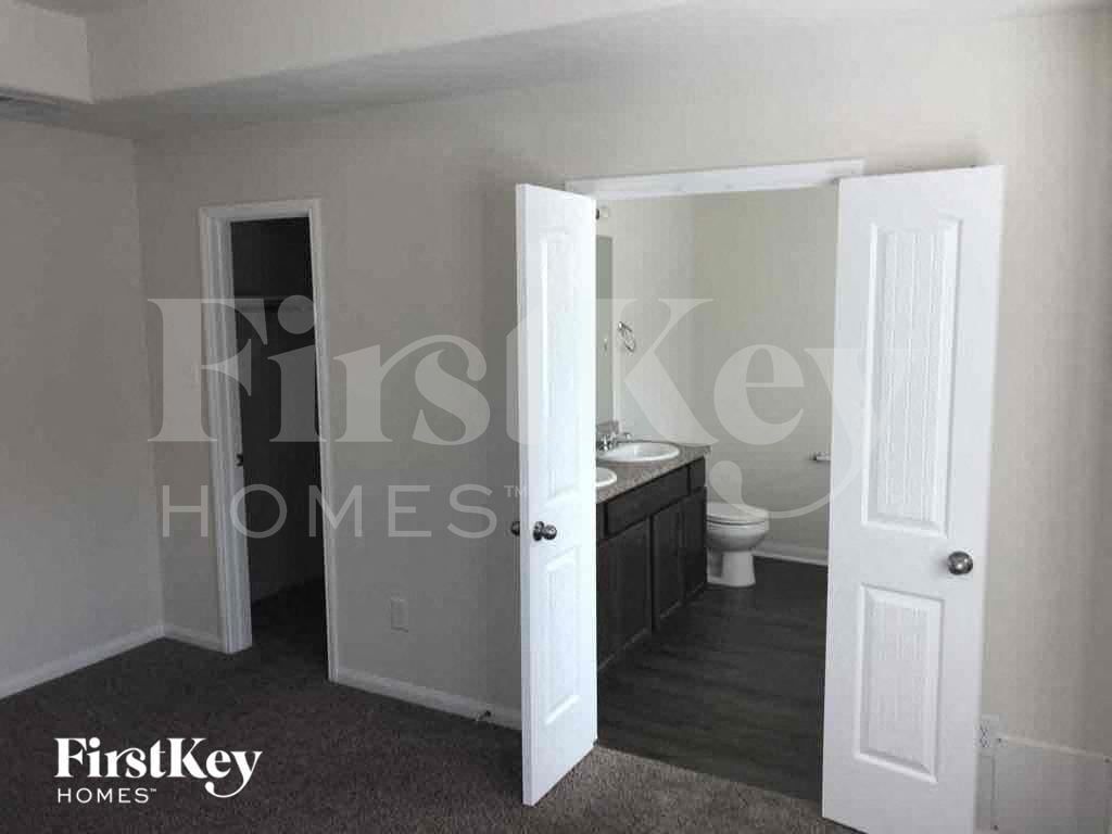 Building Photo - 6630 Blimp Base Blvd