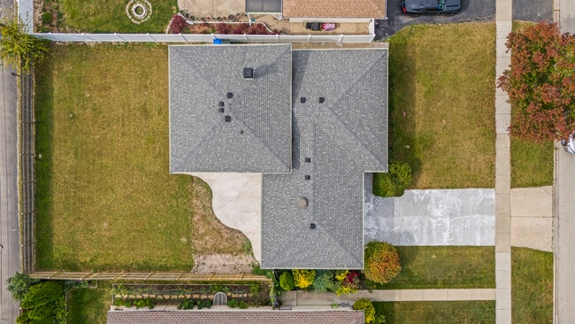 Building Photo - 1813 W Pheasant Trail