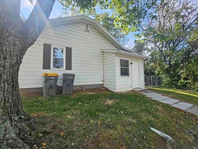 Building Photo - 817 N Park Ave