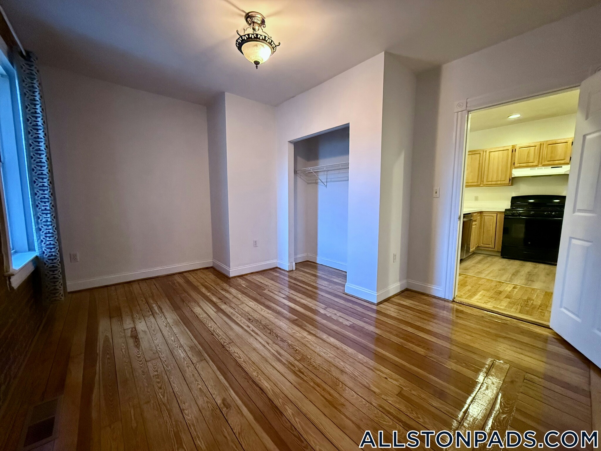 Building Photo - 35 Adamson St