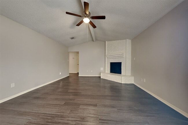 Building Photo - 13906 Rosetta Dr