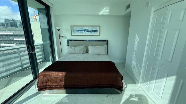 Building Photo - 460 NE 28th St