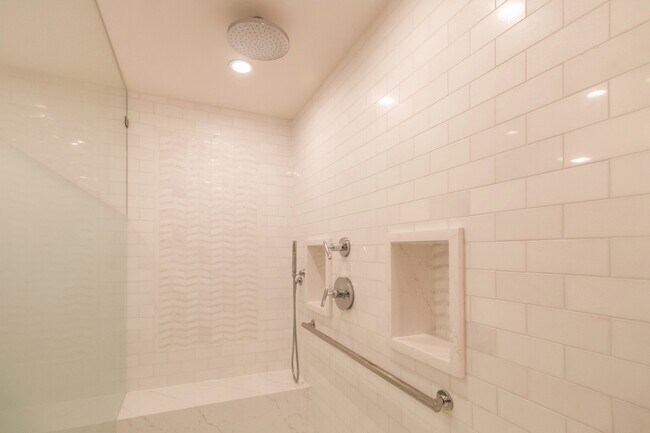 Oversized shower - 10430 Wilshire Blvd
