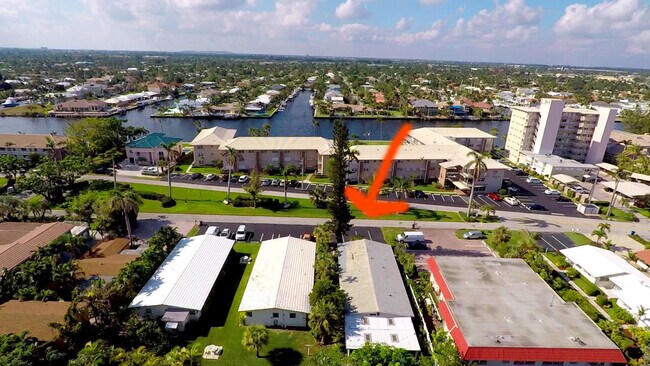 Building Photo - 728 SE 19th Ave